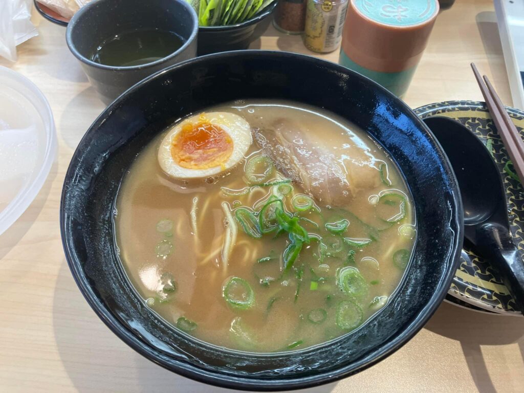 はま寿司豚骨ラーメン