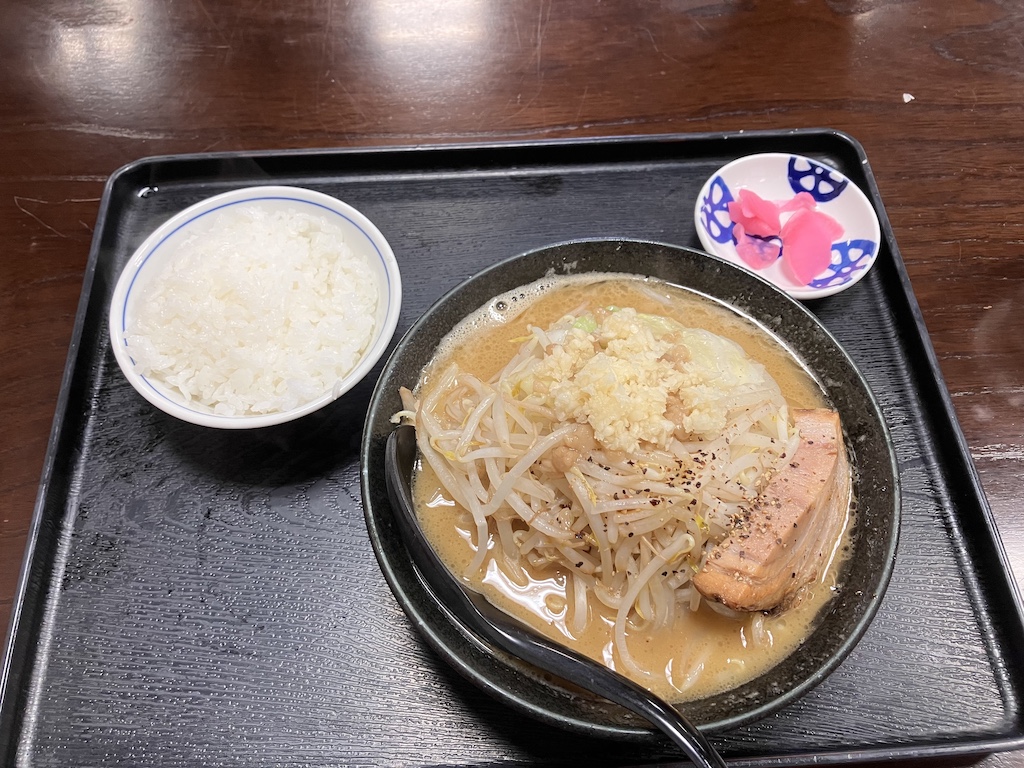 ランチ 900円(気む二郎ハーフ+半ライス)